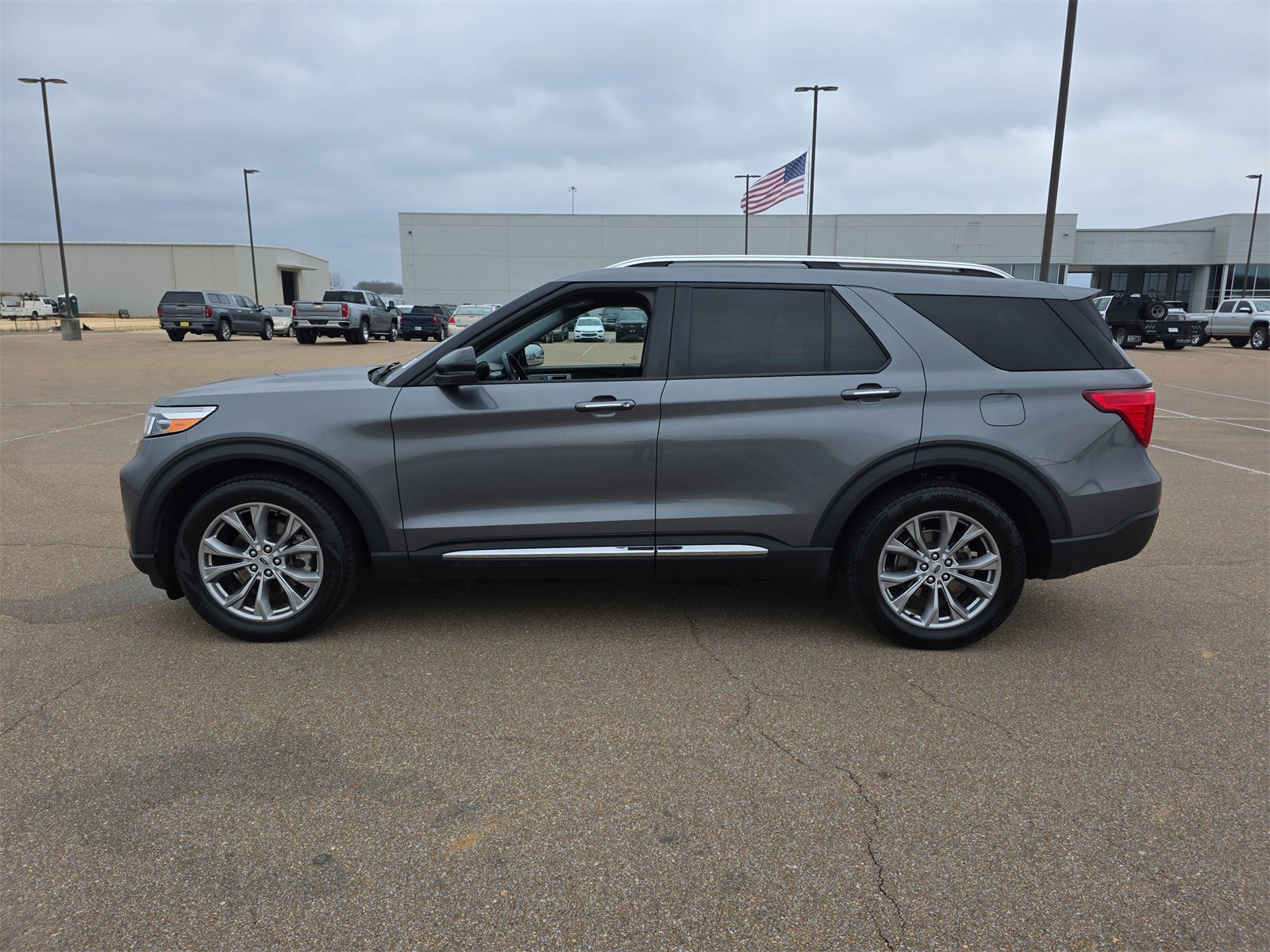 Used 2023 Ford Explorer Limited w/ Equipment Group 301A image 5
