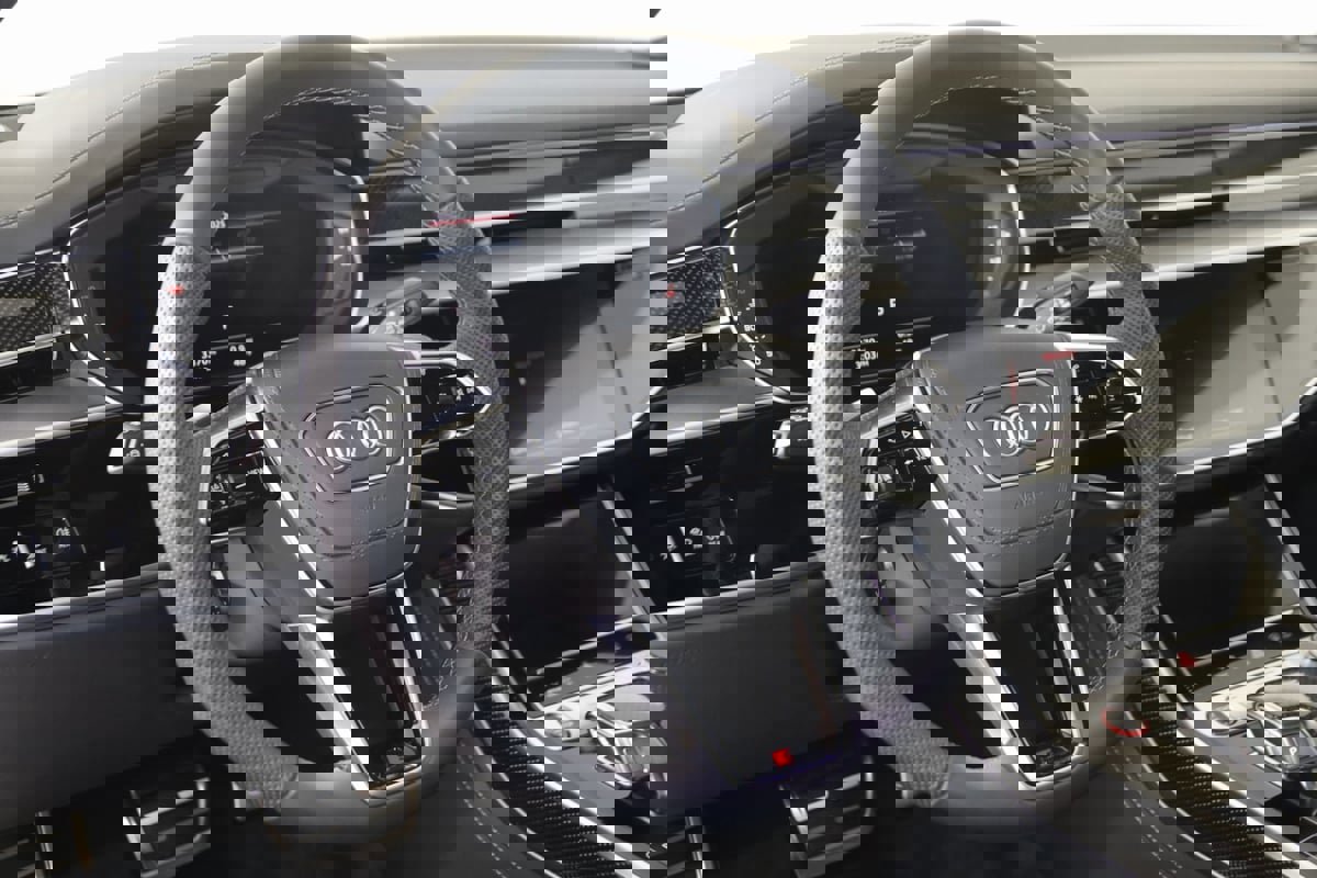 Used 2025 Audi S8 image 6