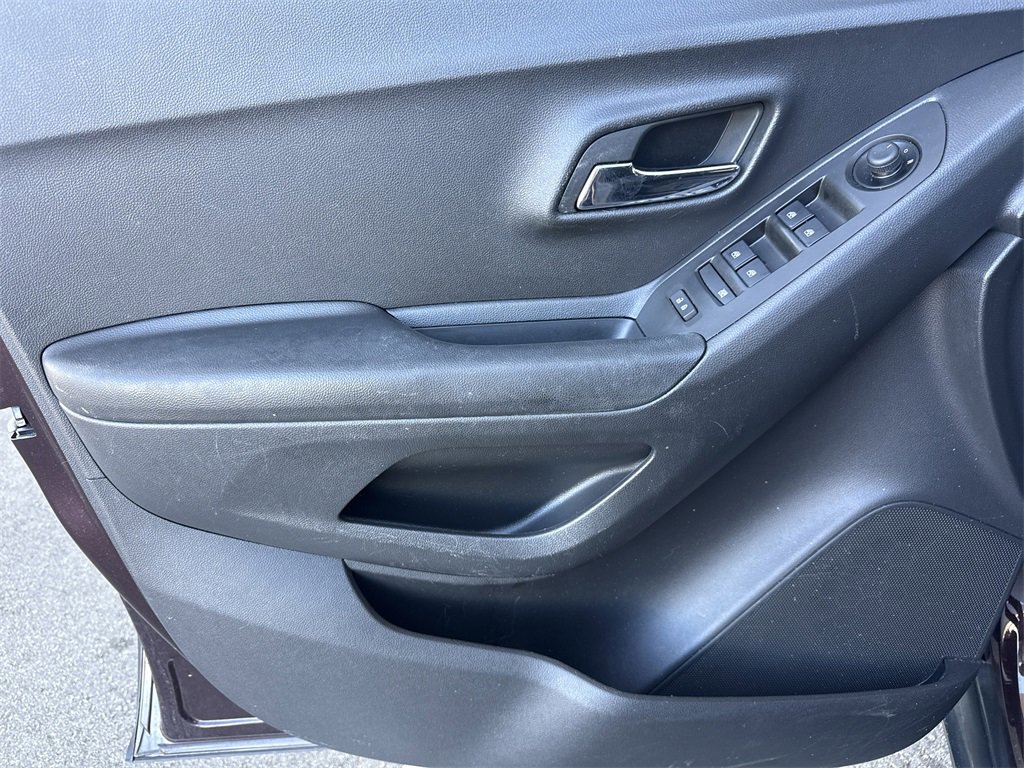 Used 2022 Chevrolet Trax LT w/ Driver Confidence Package image 20