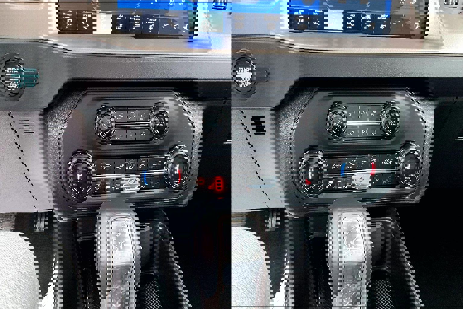 Used 2025 Ford Bronco Outer Banks image 38