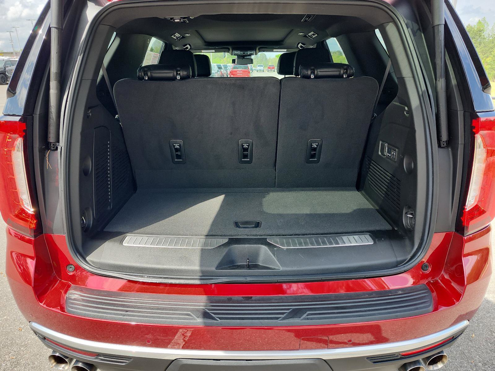 Used 2024 GMC Yukon Denali image 11