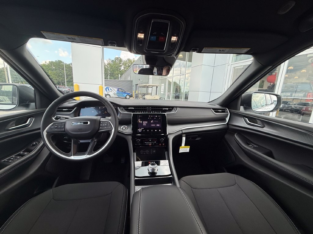 New 2026 Jeep Grand Cherokee Laredo RWD image 7