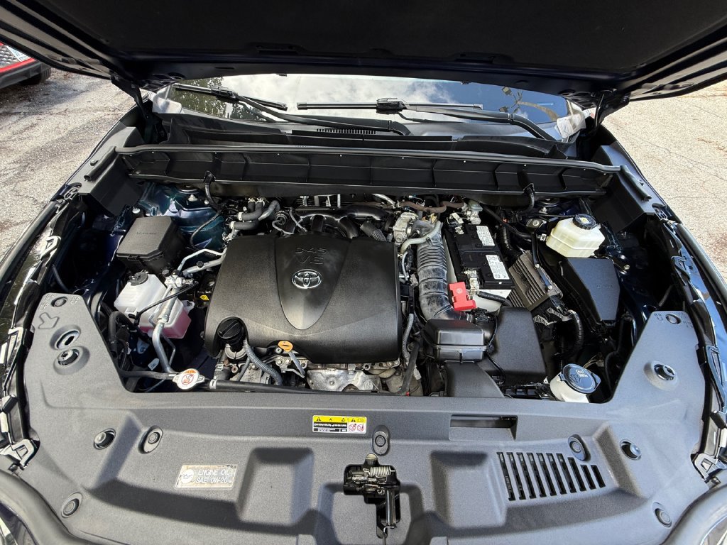 Used 2022 Toyota Highlander XLE AWD/4WD image 28