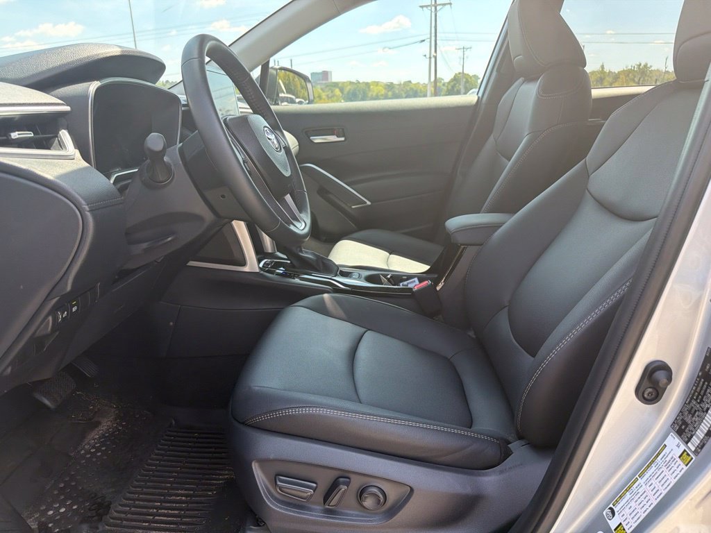 Used 2025 Toyota Corolla Cross XLE FWD image 39