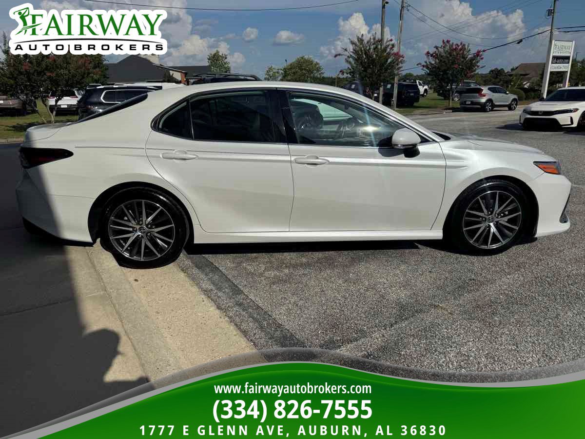 Used 2022 Toyota Camry XLE FWD image 5