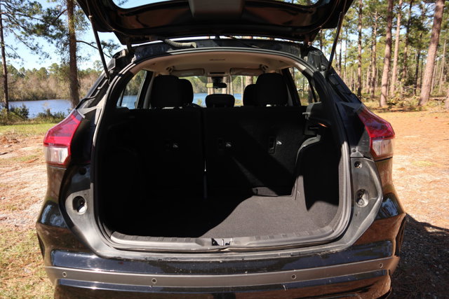 Used 2021 Nissan Kicks SV image 7