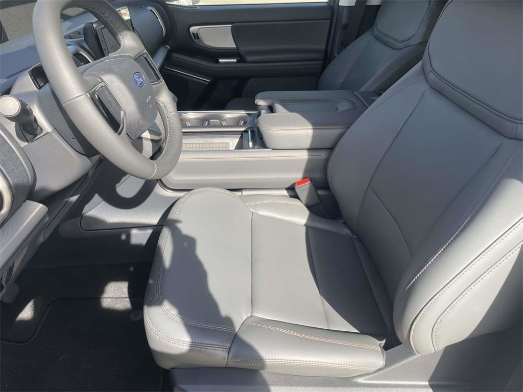 New 2025 Ford Expedition Active image 13