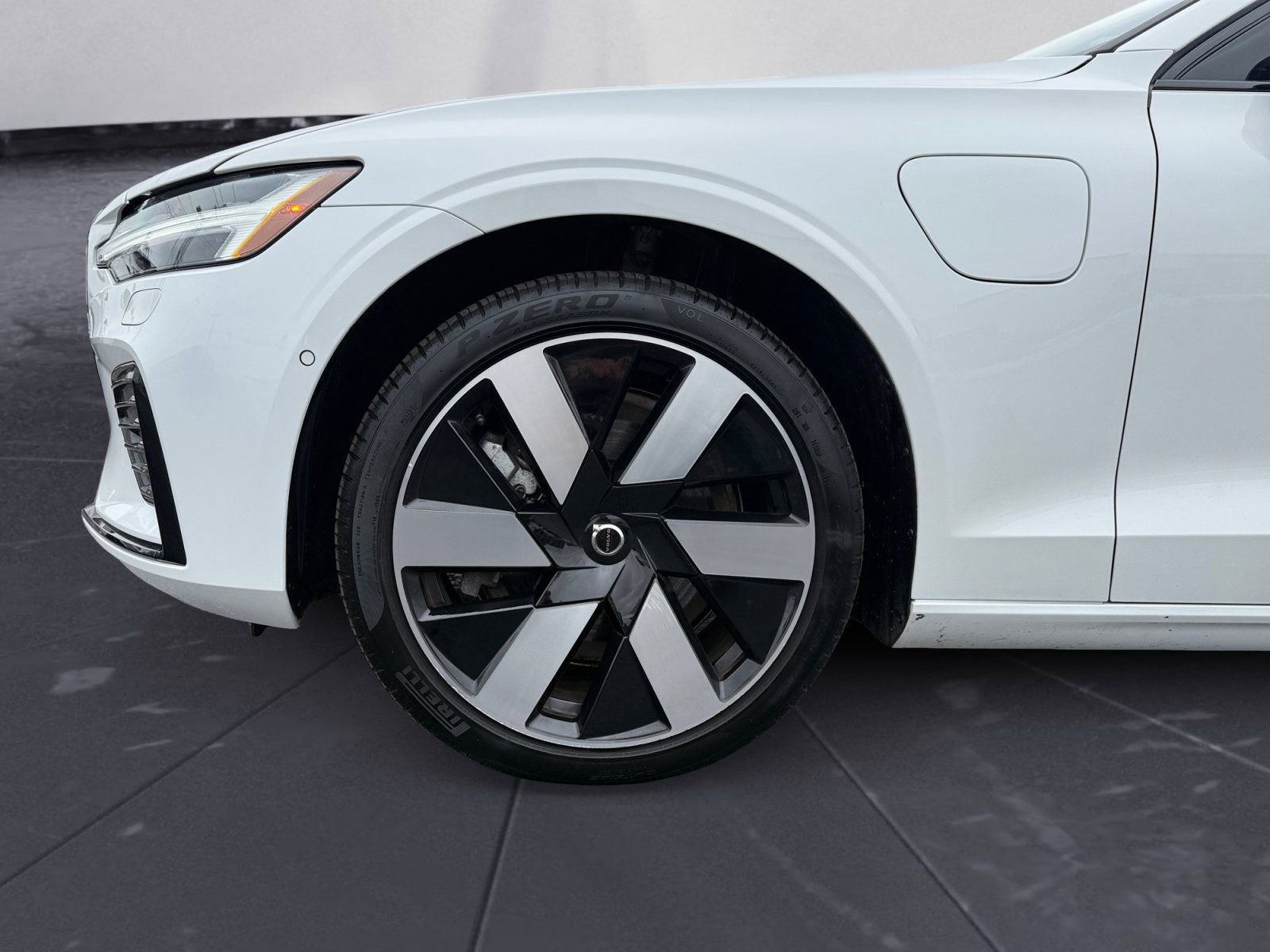 Used 2025 Volvo S60 T8 Plus w/ Climate Package image 14