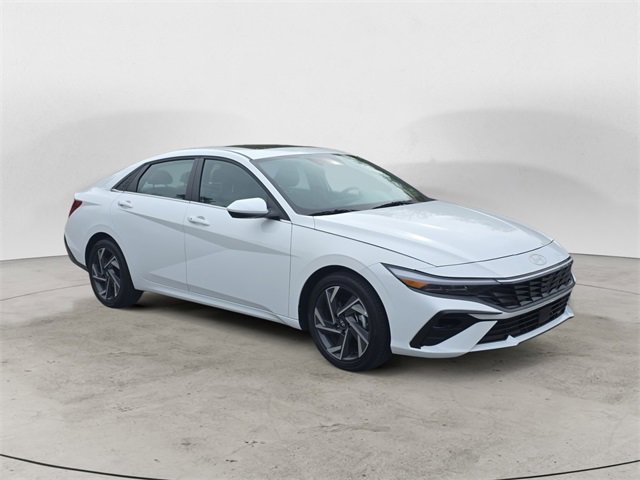 Used 2025 Hyundai Elantra SEL image 7