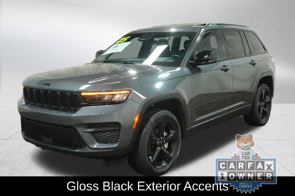 Used 2025 Jeep Grand Cherokee Altitude AWD/4WD image 11