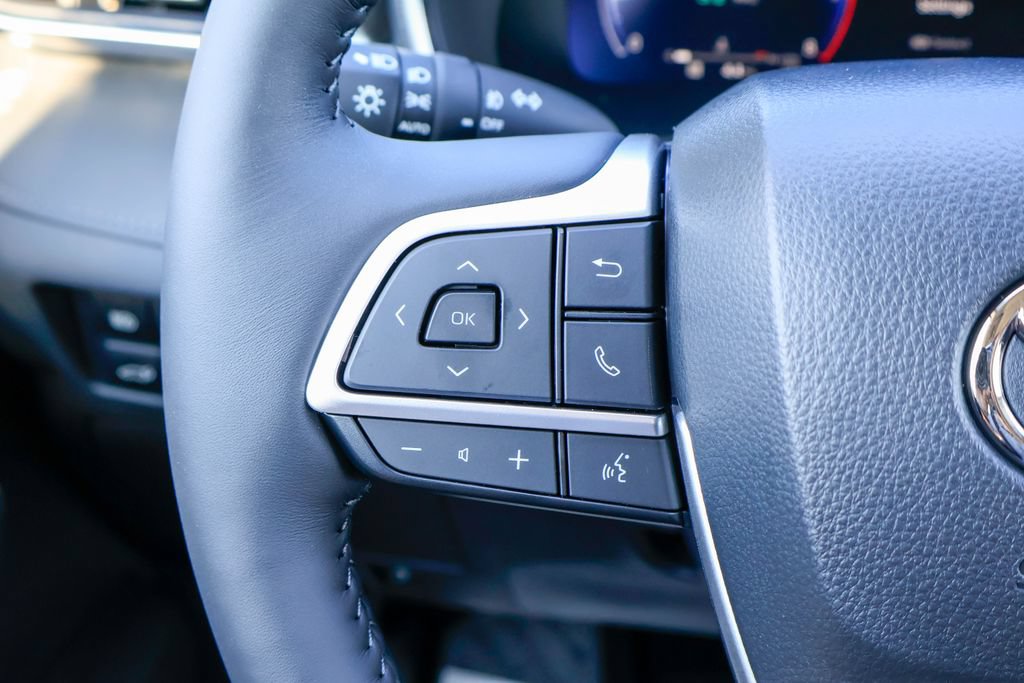 New 2026 Toyota Highlander Platinum AWD/4WD image 12
