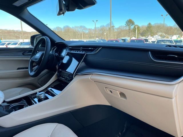 Used 2023 Jeep Grand Cherokee Limited w/ Luxury Tech Group II image 31