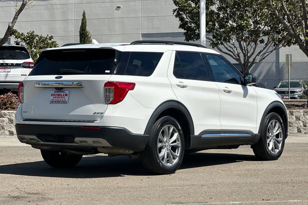 Used 2023 Ford Explorer XLT w/ Equipment Group 202A image 4