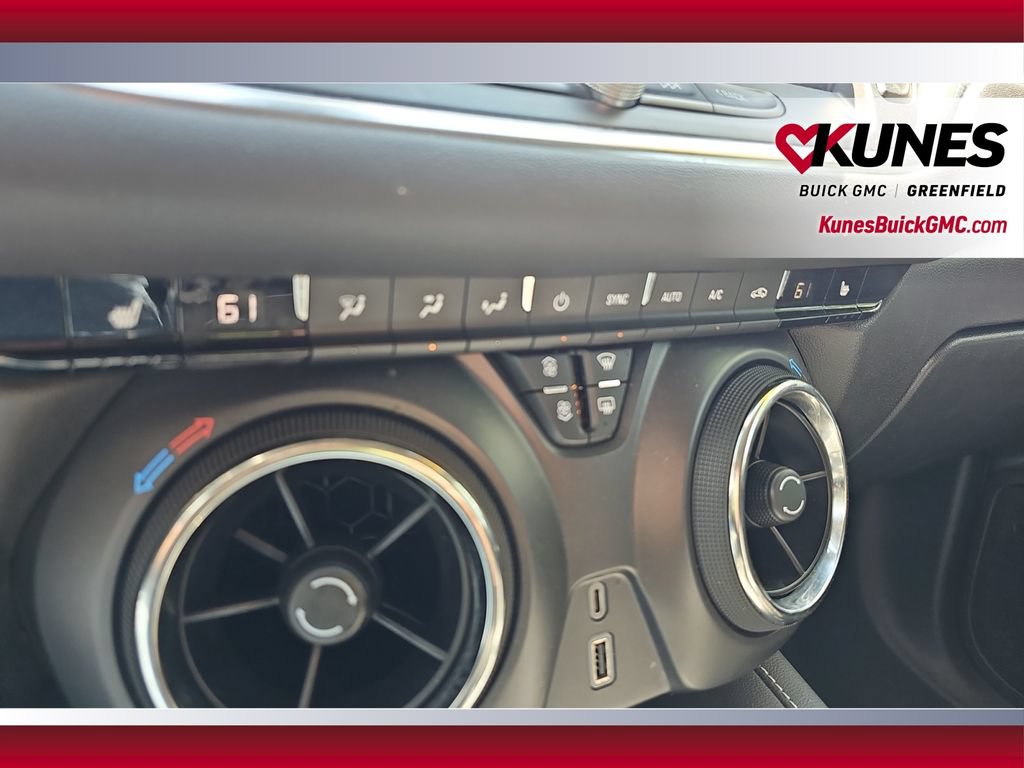 Used 2025 Chevrolet Blazer LT FWD image 20