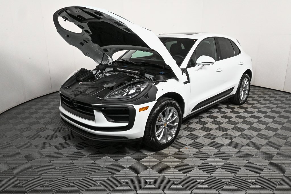 Used 2025 Porsche Macan image 35