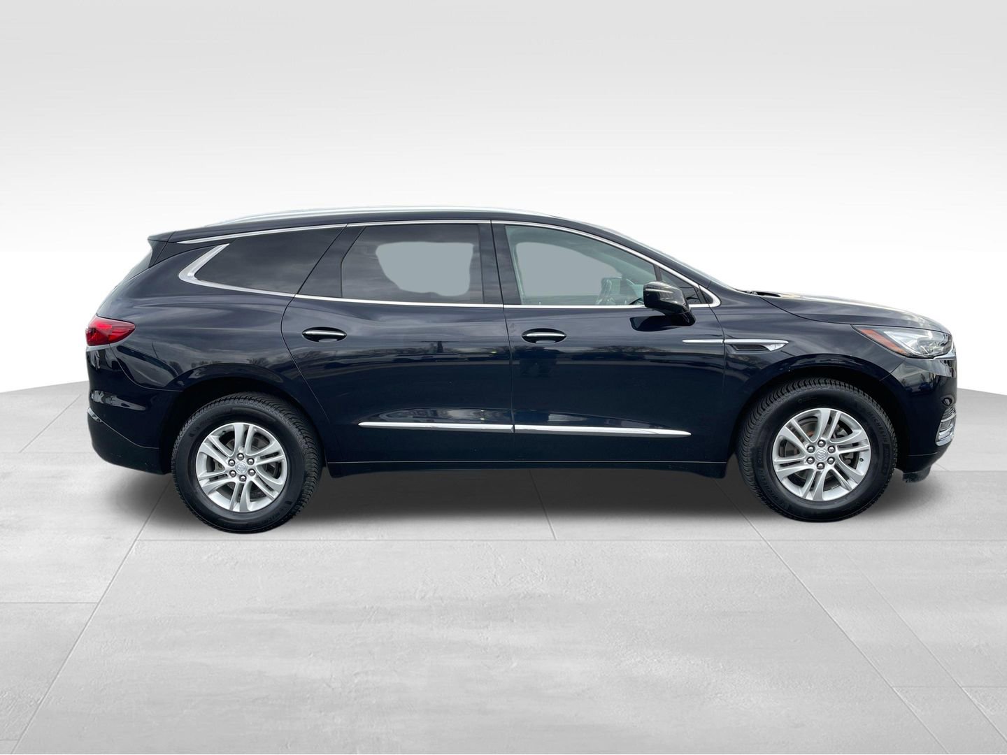 Used 2020 Buick Enclave Essence w/ Sound and Sites Package AWD/4WD image 2