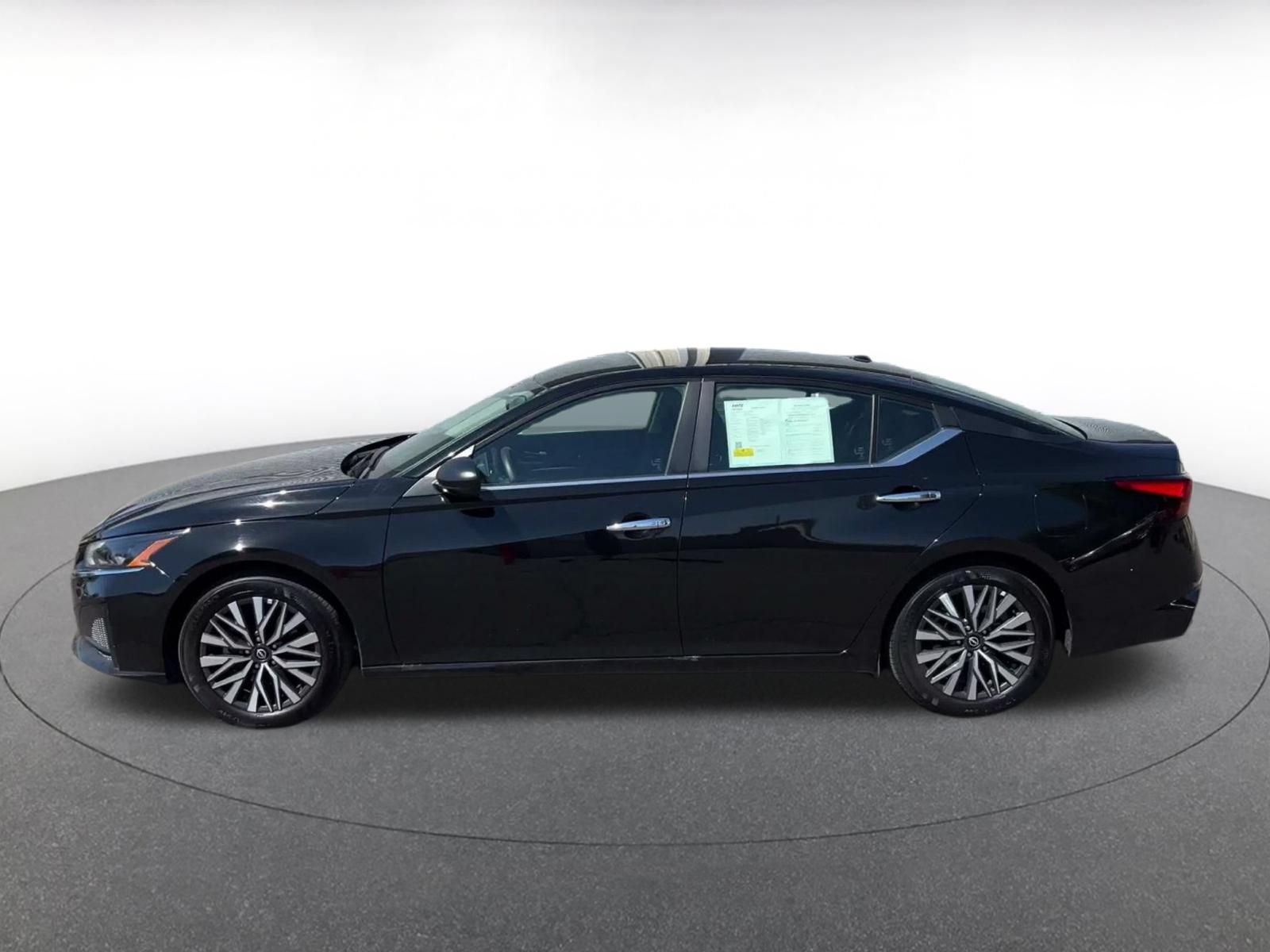 Used 2025 Nissan Altima 2.5 SV FWD image 8