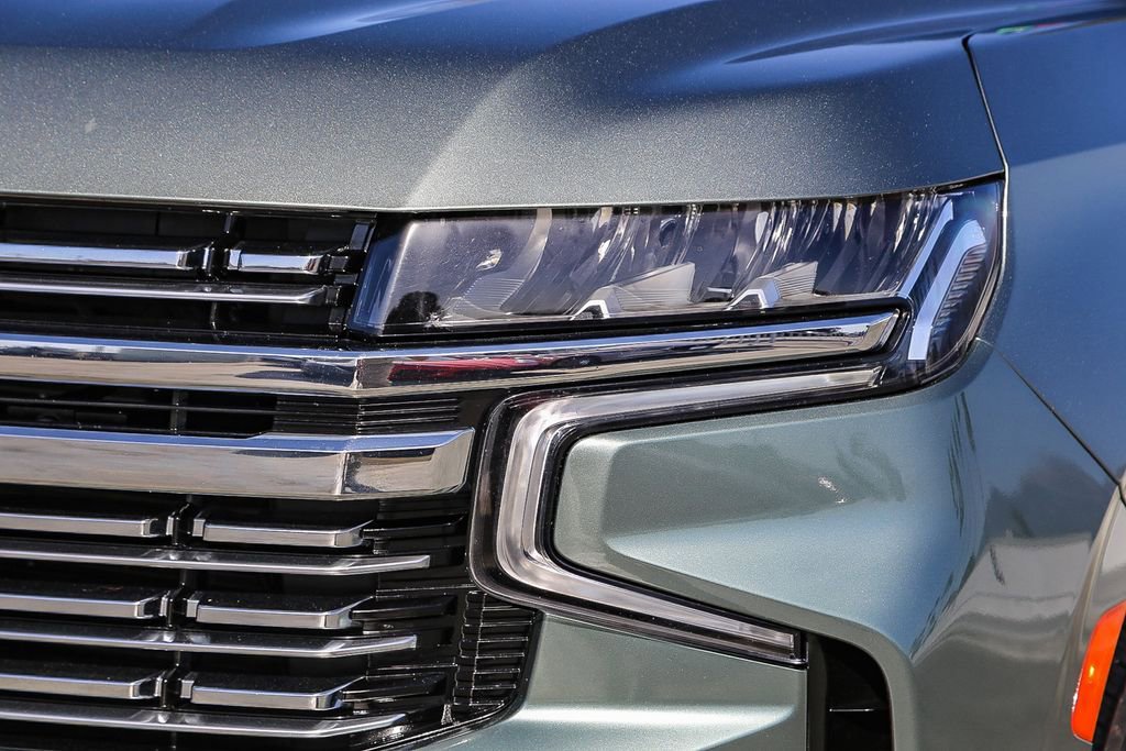 Used 2023 Chevrolet Suburban Premier image 5