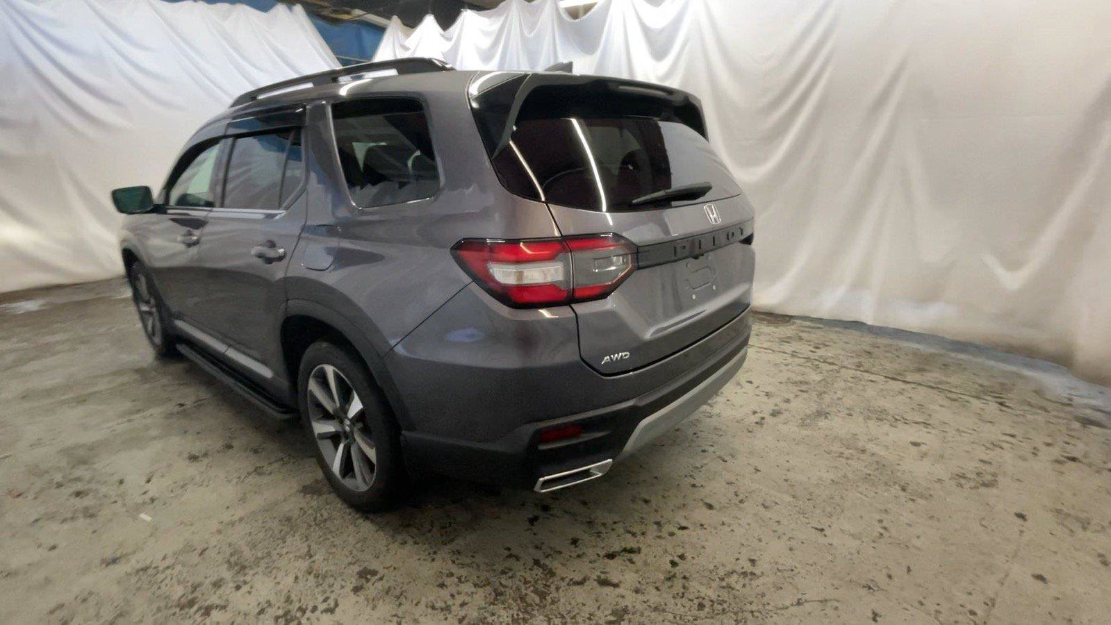 Used 2025 Honda Pilot Elite image 9