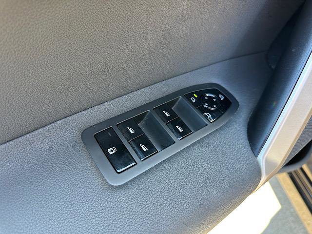 Certified 2023 BMW iX xDrive50 w/ Premium Package image 15