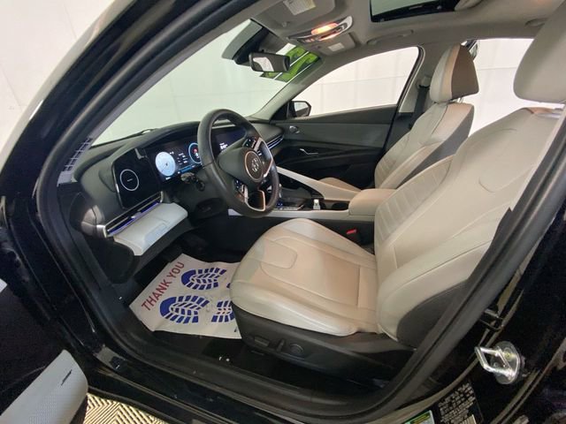 Used 2023 Hyundai Elantra Limited w/ Preferred Accessory Package image 27