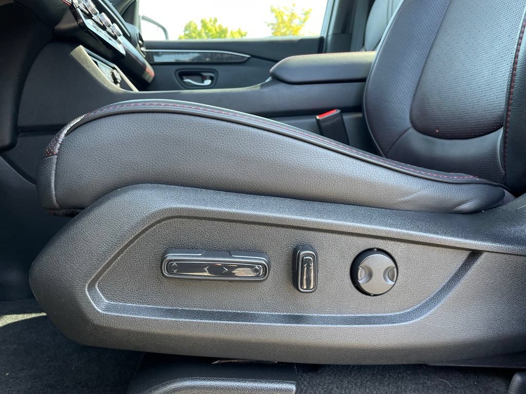 Certified 2025 Honda Pilot Black Edition image 25