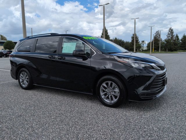 Certified 2025 Toyota Sienna LE w/ LE Plus Package AWD/4WD image 2
