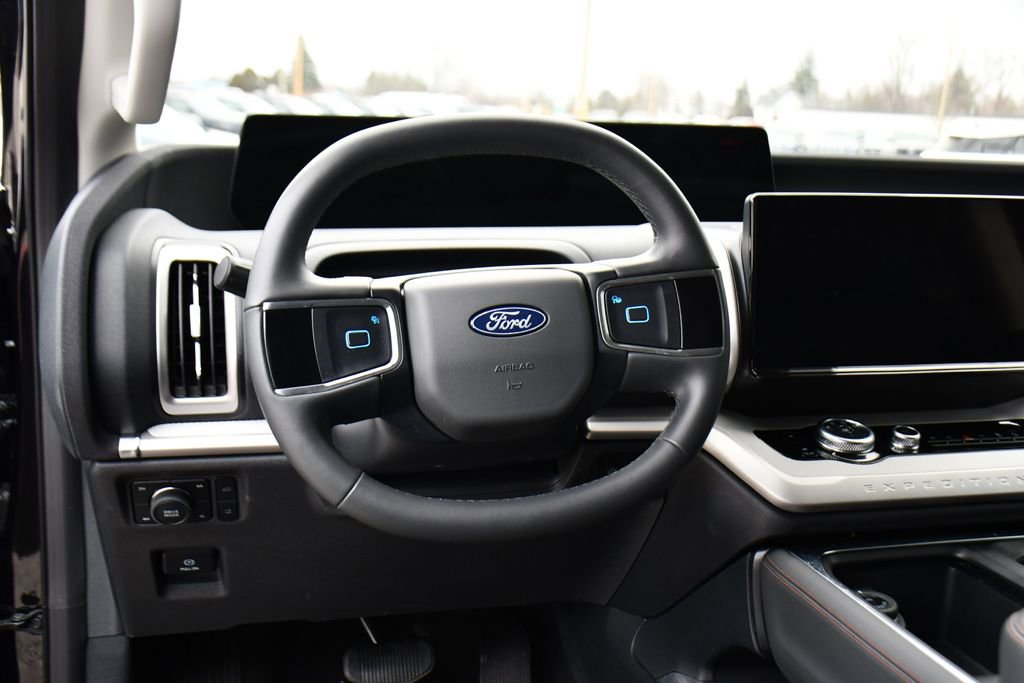 Used 2025 Ford Expedition Active image 12