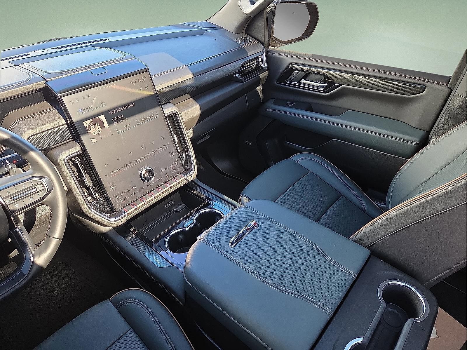 Used 2025 GMC Yukon AT4 w/ AT4 Premium Plus Package image 12