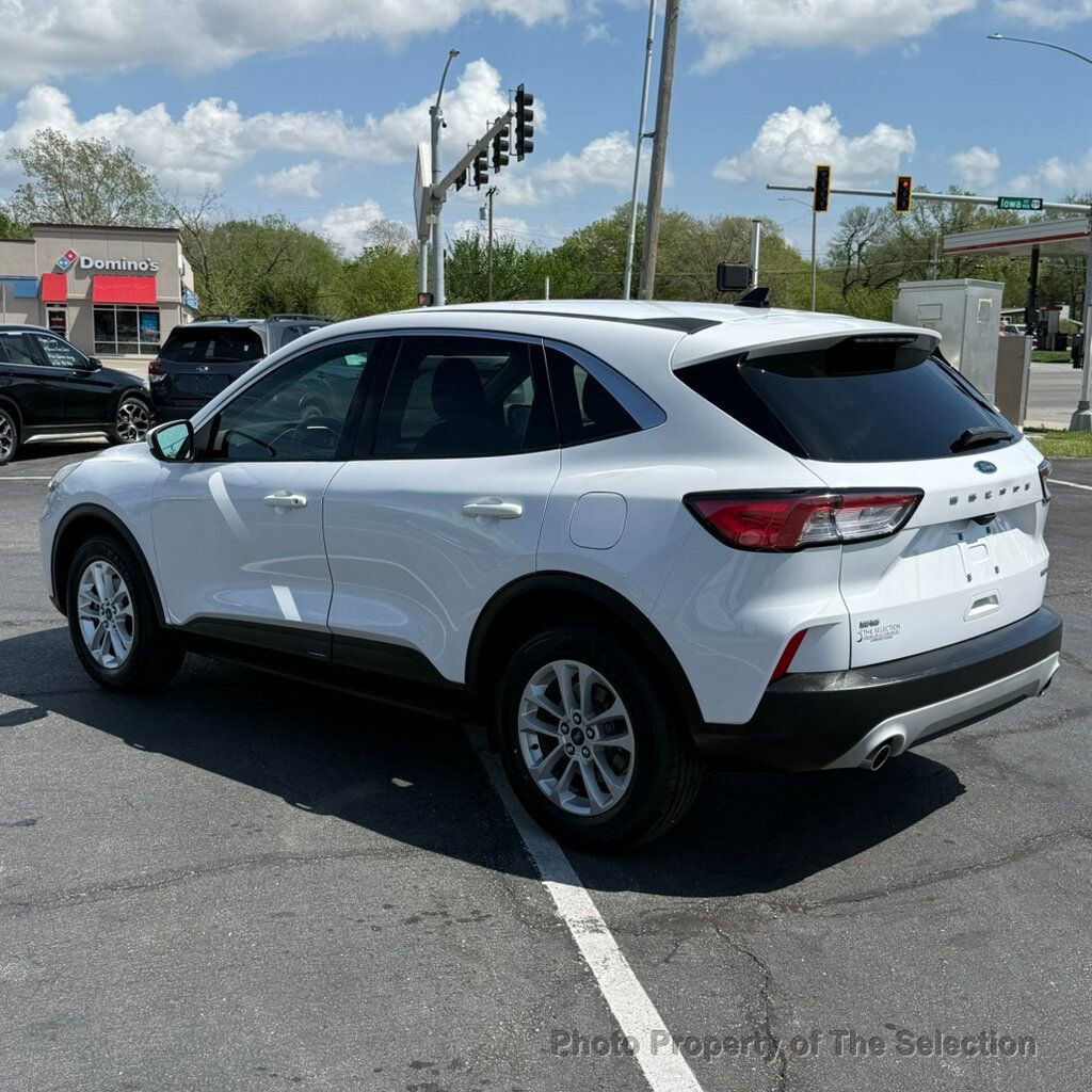 Used 2020 Ford Escape SE image 12