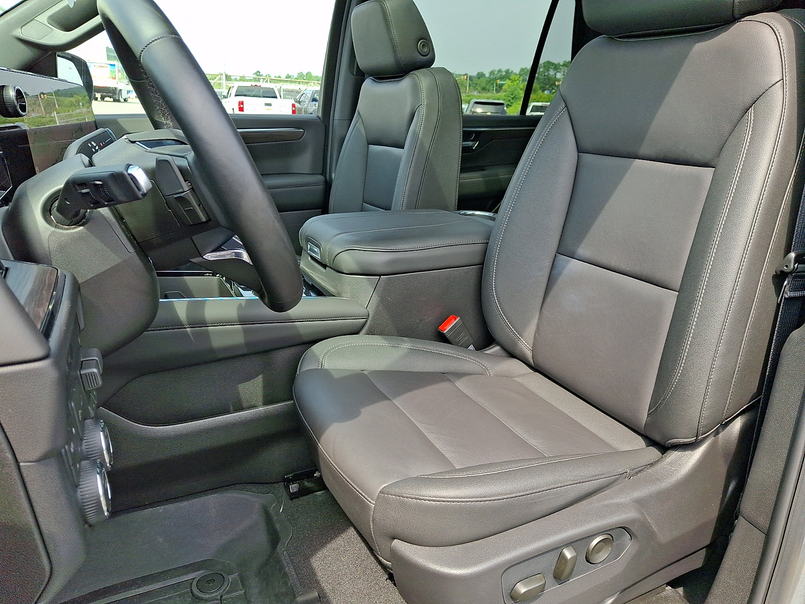 Certified 2026 Chevrolet Tahoe Z71 w/ Comfort Package AWD/4WD image 15