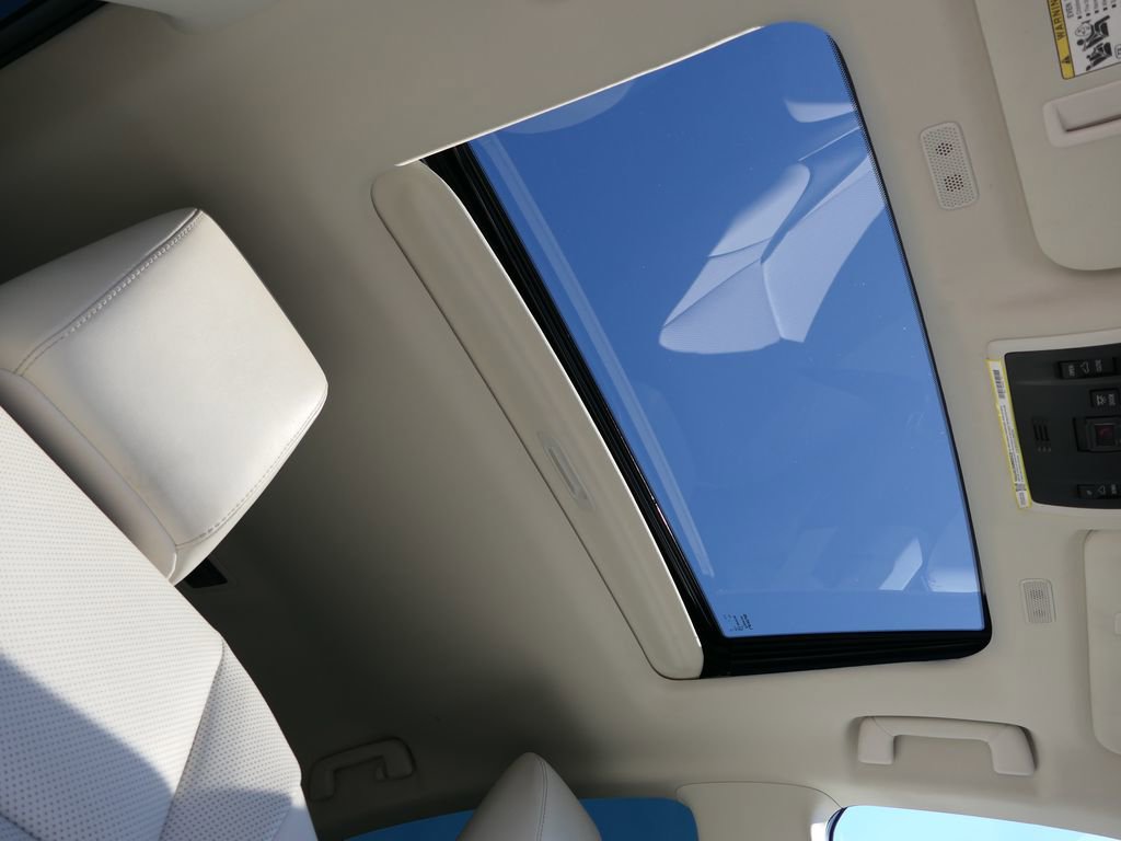 Used 2025 Lexus ES 300h w/ Premium Package image 27