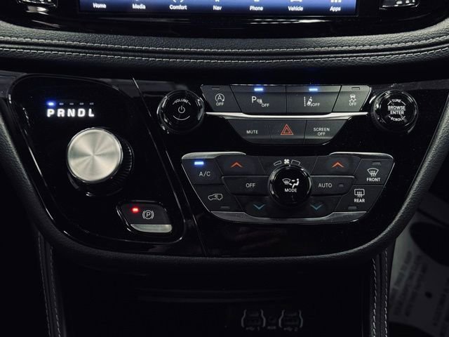 Used 2025 Chrysler Pacifica Limited FWD image 42