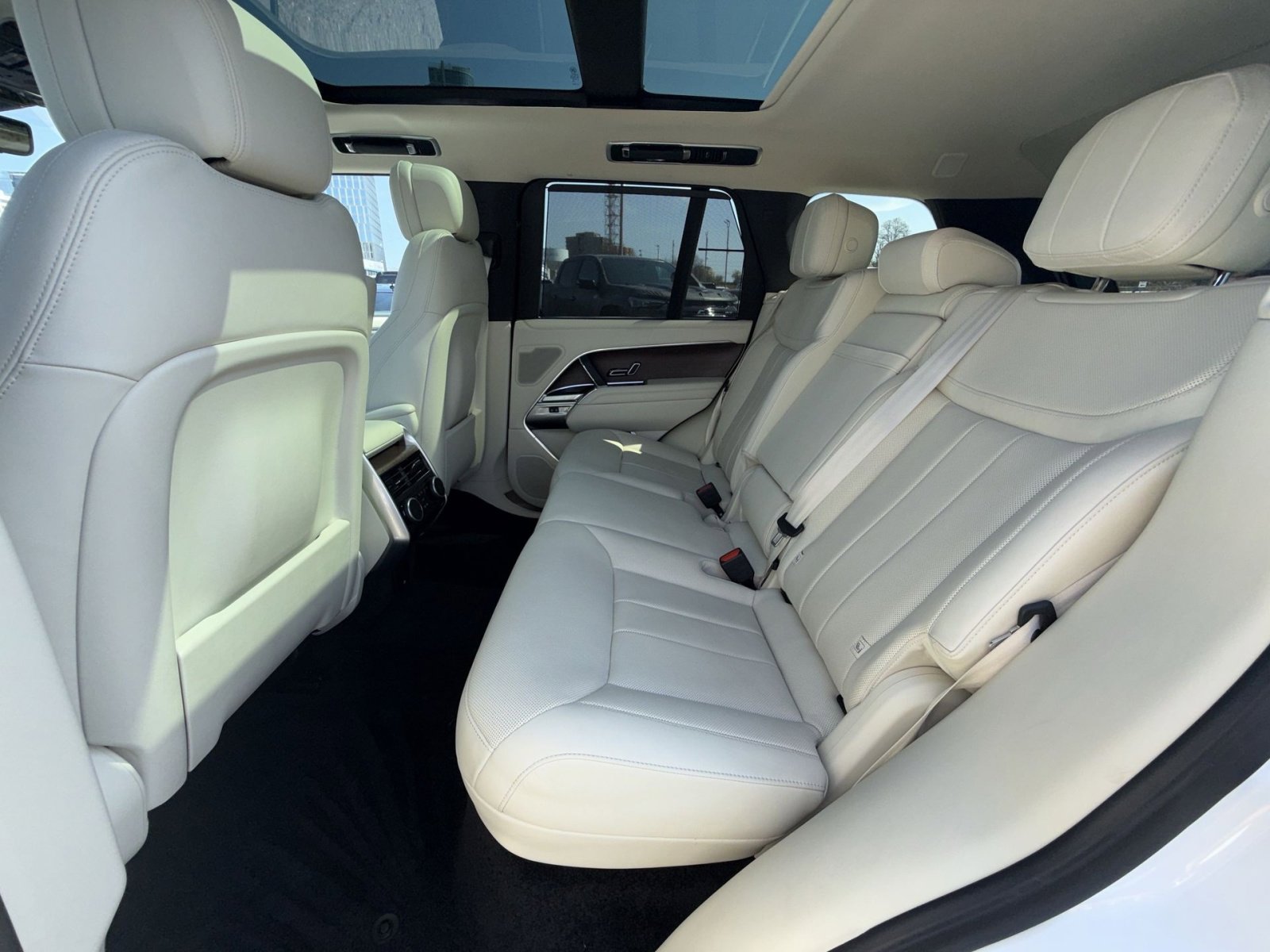 Used 2022 Land Rover Range Rover SE image 25