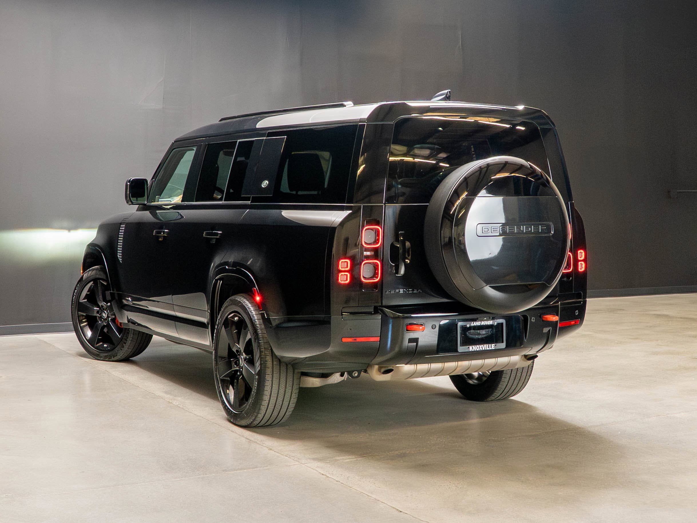 Used 2024 Land Rover Defender 130 X AWD/4WD image 3