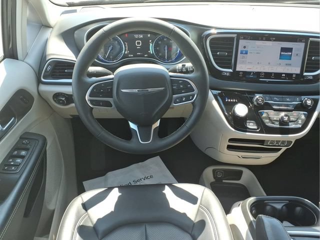 Used 2024 Chrysler Pacifica Touring-L FWD image 4