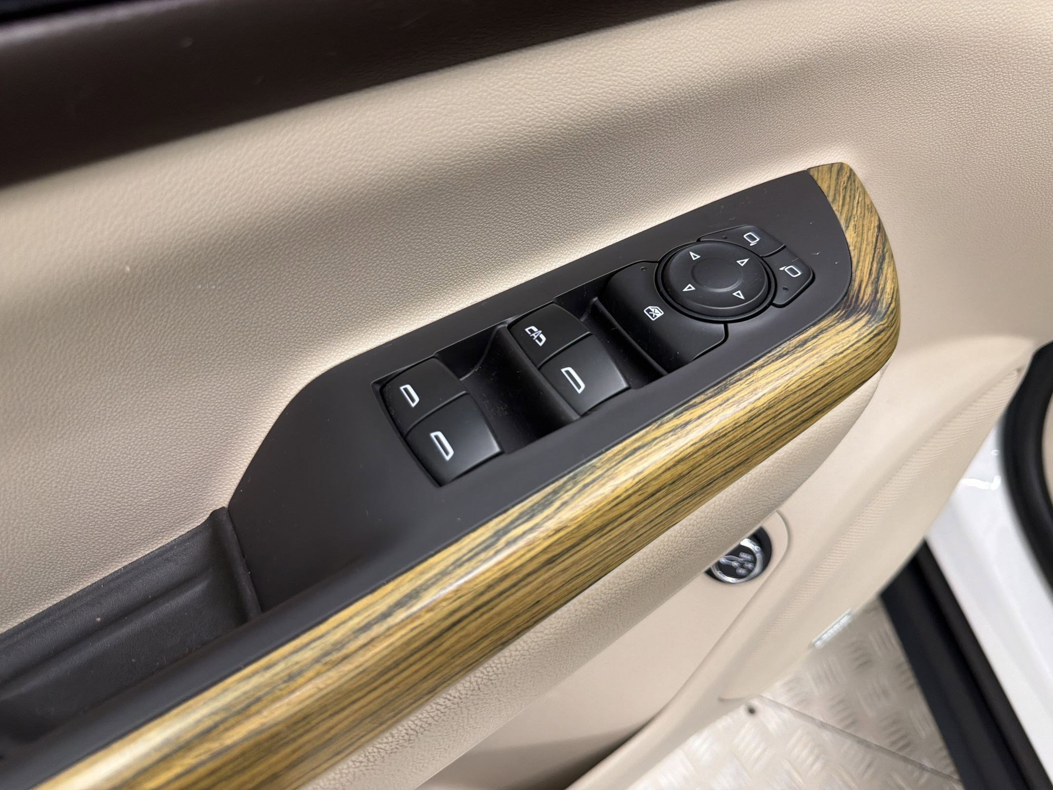 Used 2018 GMC Acadia Denali w/ Technology Package AWD/4WD image 12