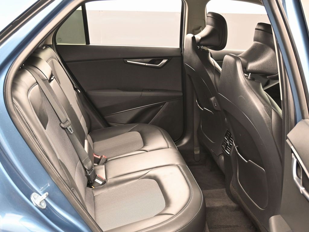 Used 2023 Kia Niro EX image 33
