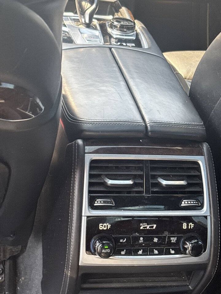Used 2019 BMW M760i xDrive w/ Luxury Rear Seating Package AWD/4WD image 19