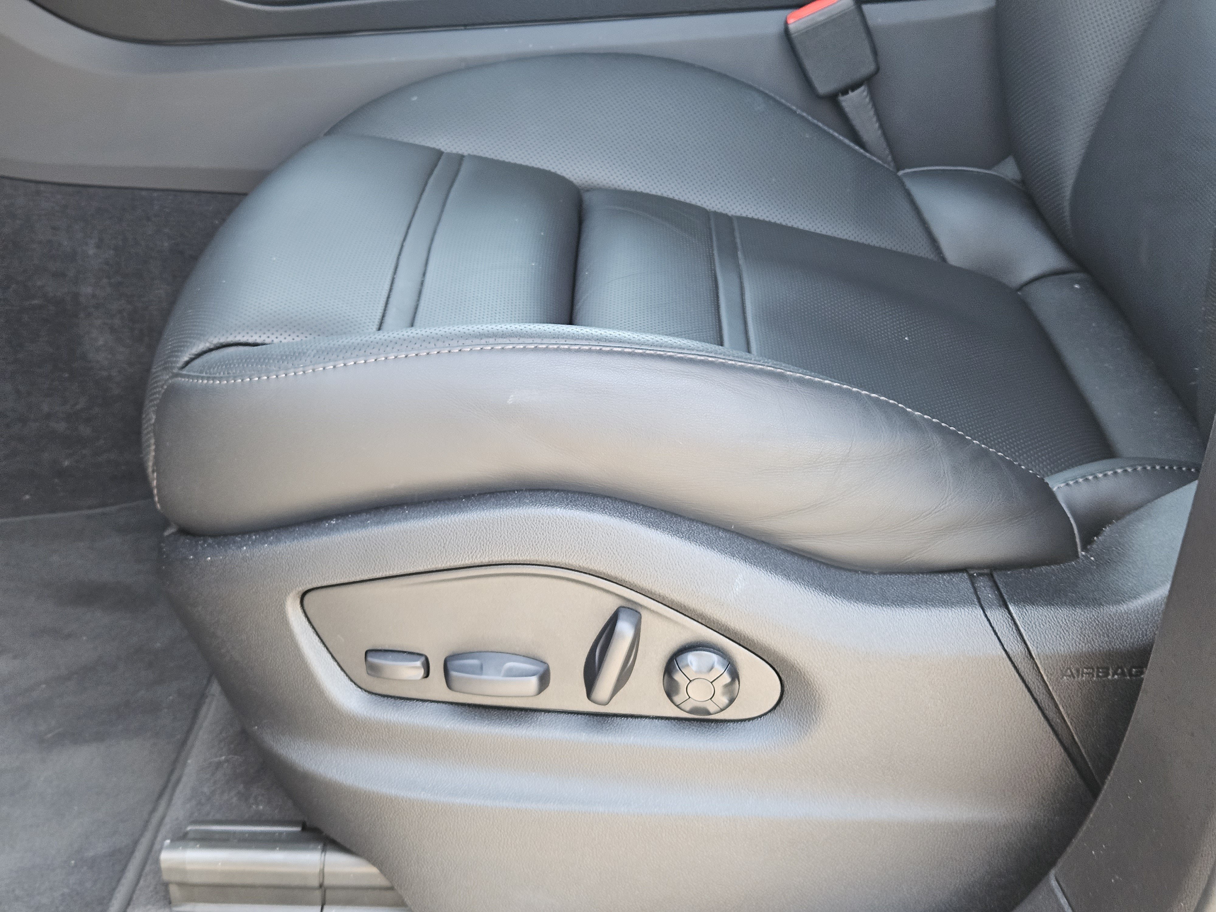 Certified 2026 Porsche Cayenne Coupe AWD/4WD image 23