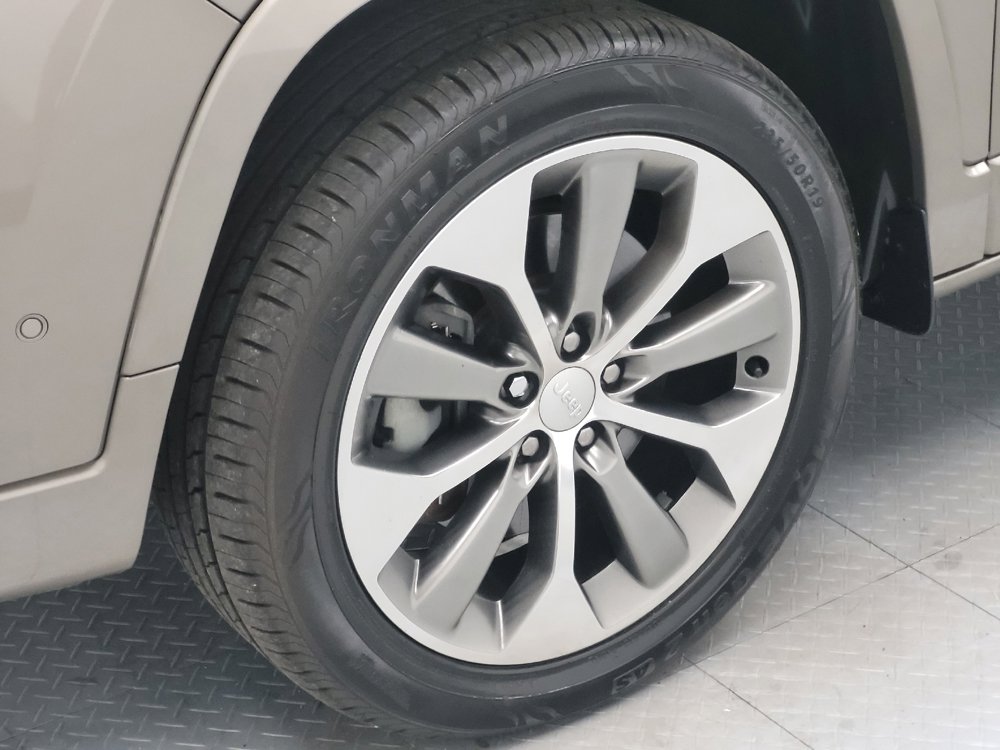 Used 2019 Jeep Cherokee Overland w/ Technology Group image 31