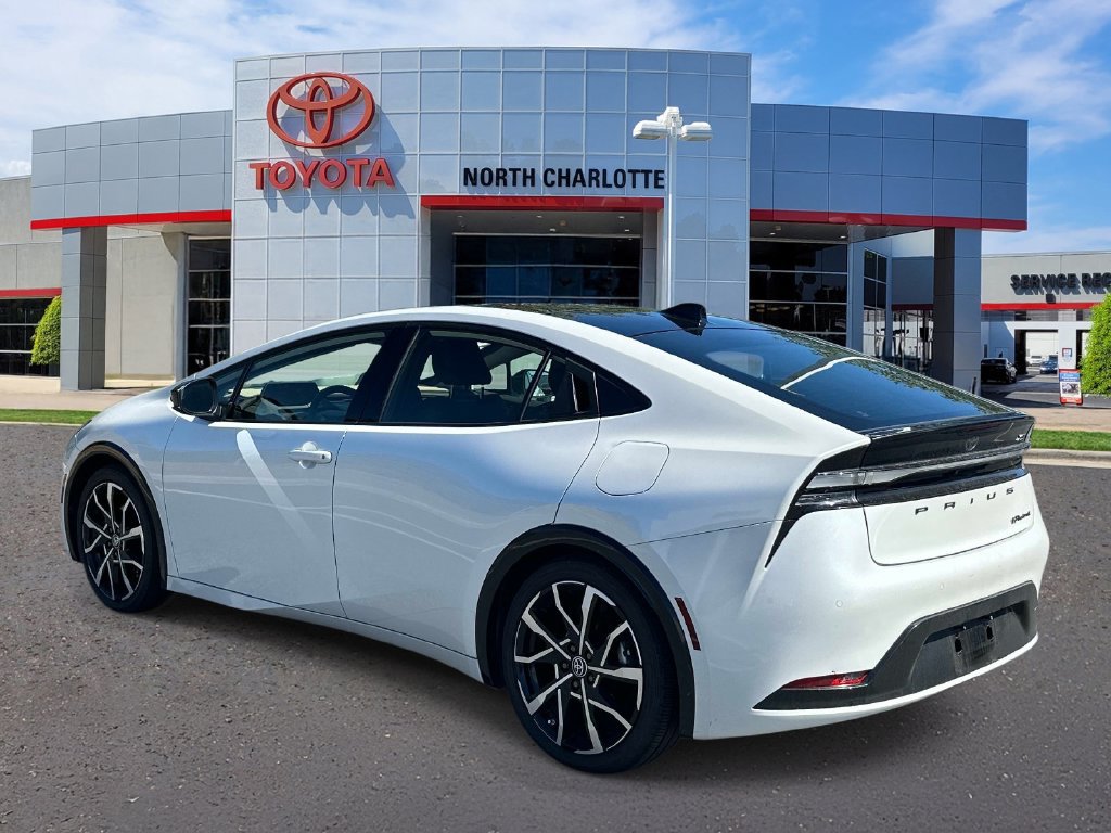 Used 2024 Toyota Prius Prime FWD image 5