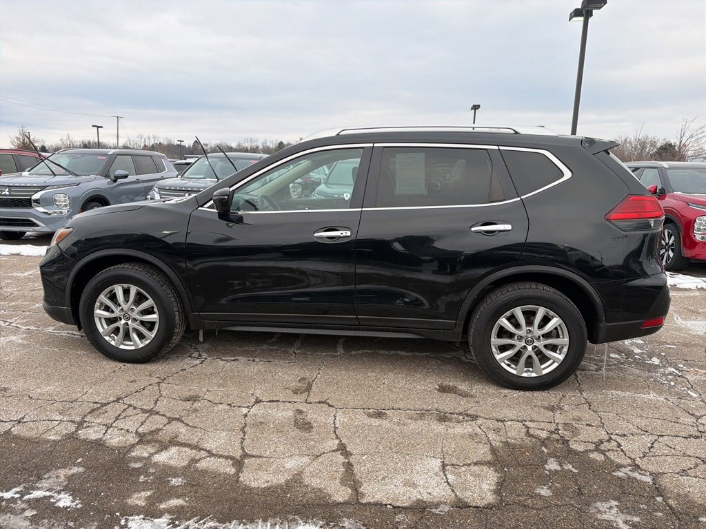 Used 2017 Nissan Rogue SV w/ SV Premium Package image 8
