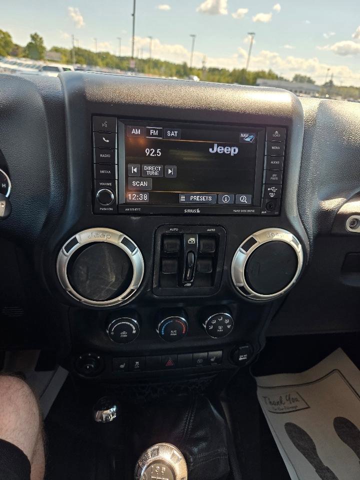 Used 2017 Jeep Wrangler Unlimited Sahara w/ Dual Top Group AWD/4WD image 21