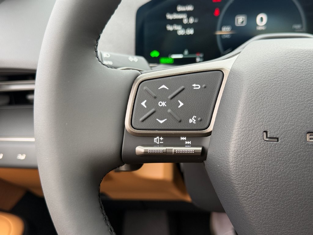 New 2026 Lexus ES 350h AWD image 18