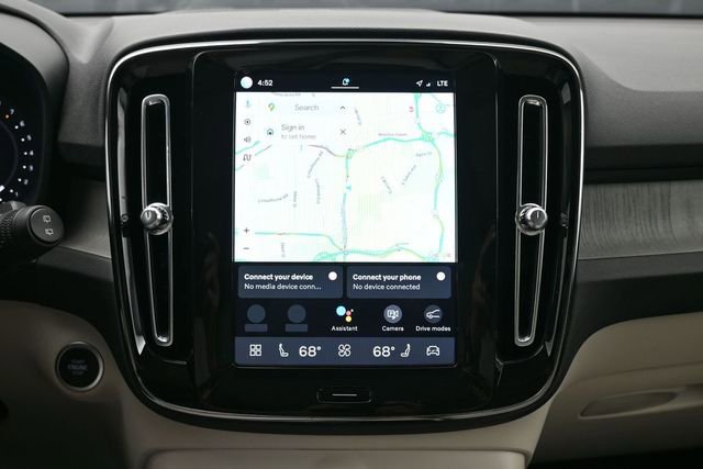 Used 2024 Volvo XC40 B5 Plus w/ Protection Package Premier AWD/4WD image 14