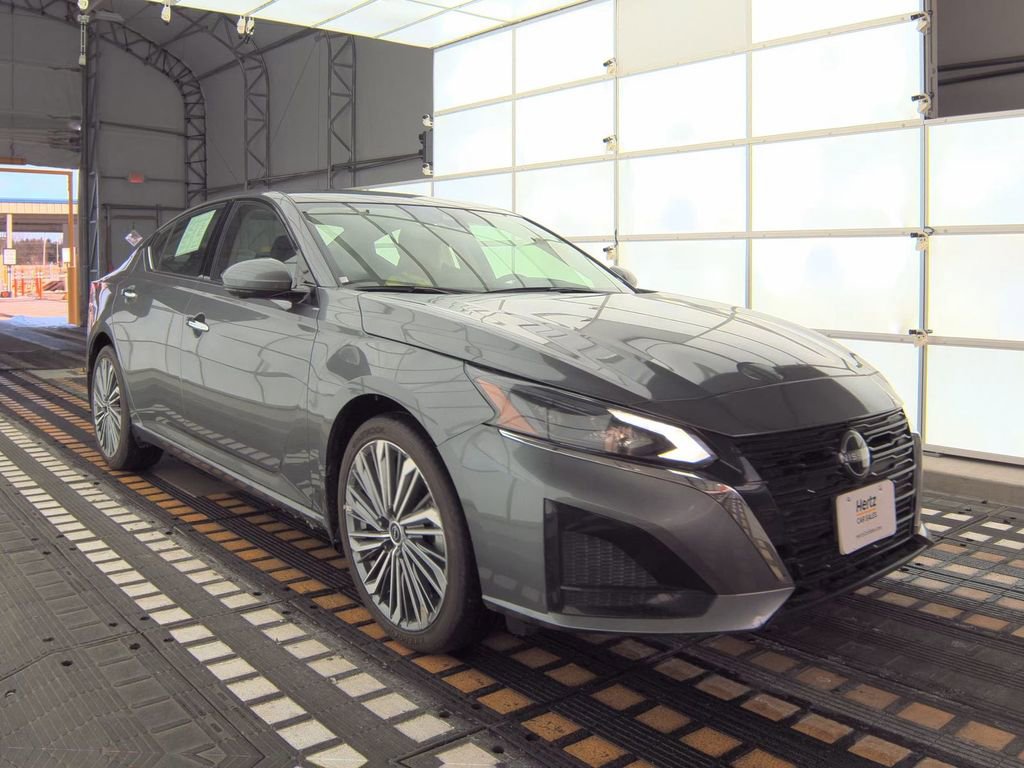 Used 2024 Nissan Altima 2.5 SL image 3