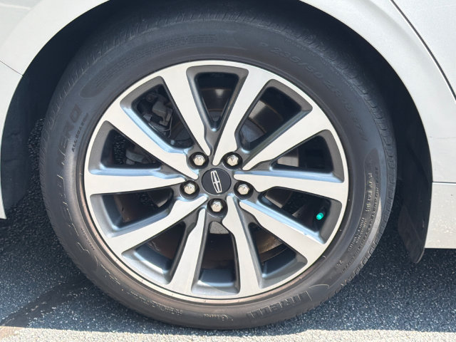 Used 2019 Lincoln Continental Premiere FWD image 18