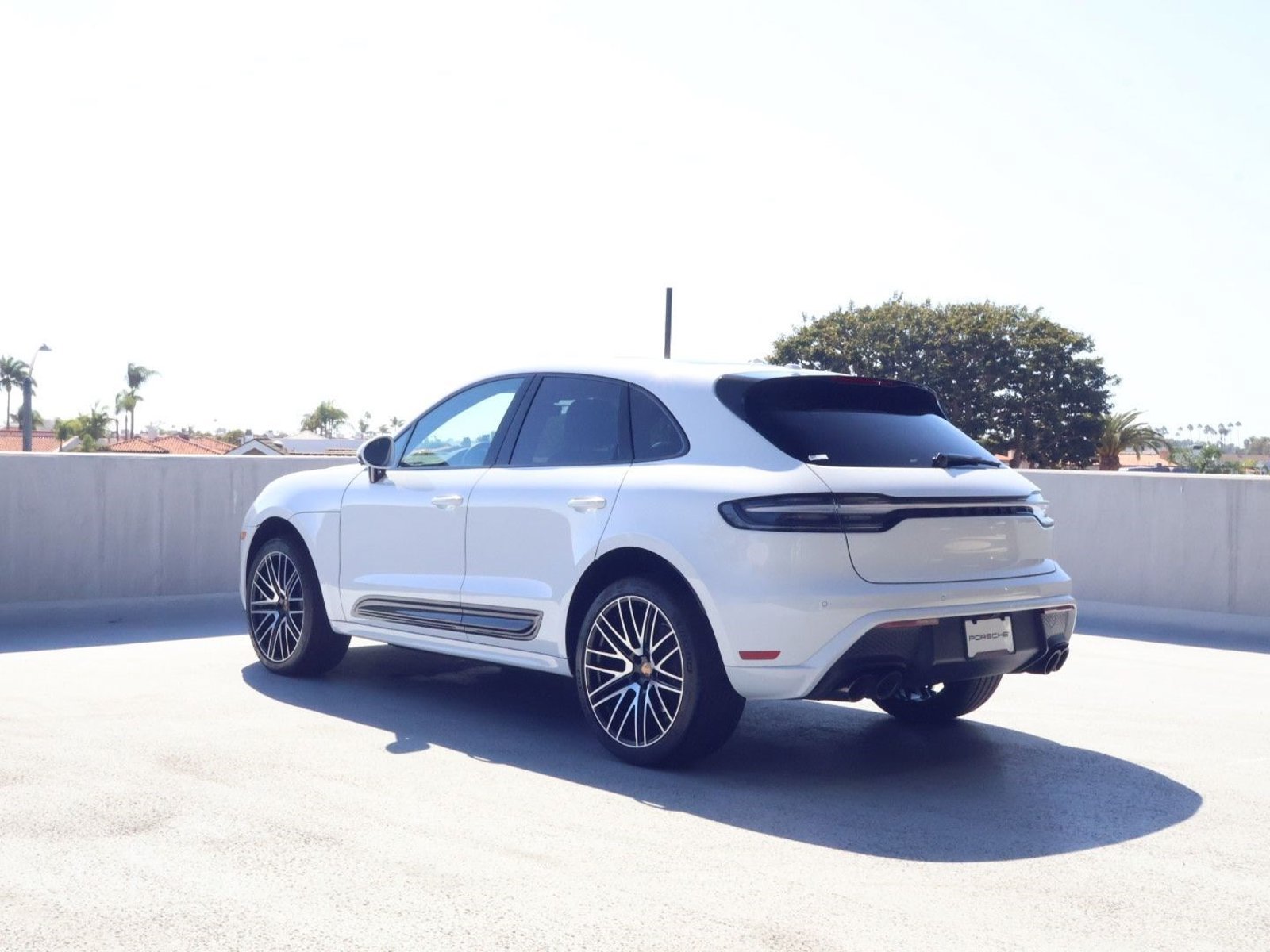 Certified 2026 Porsche Macan AWD/4WD video 3