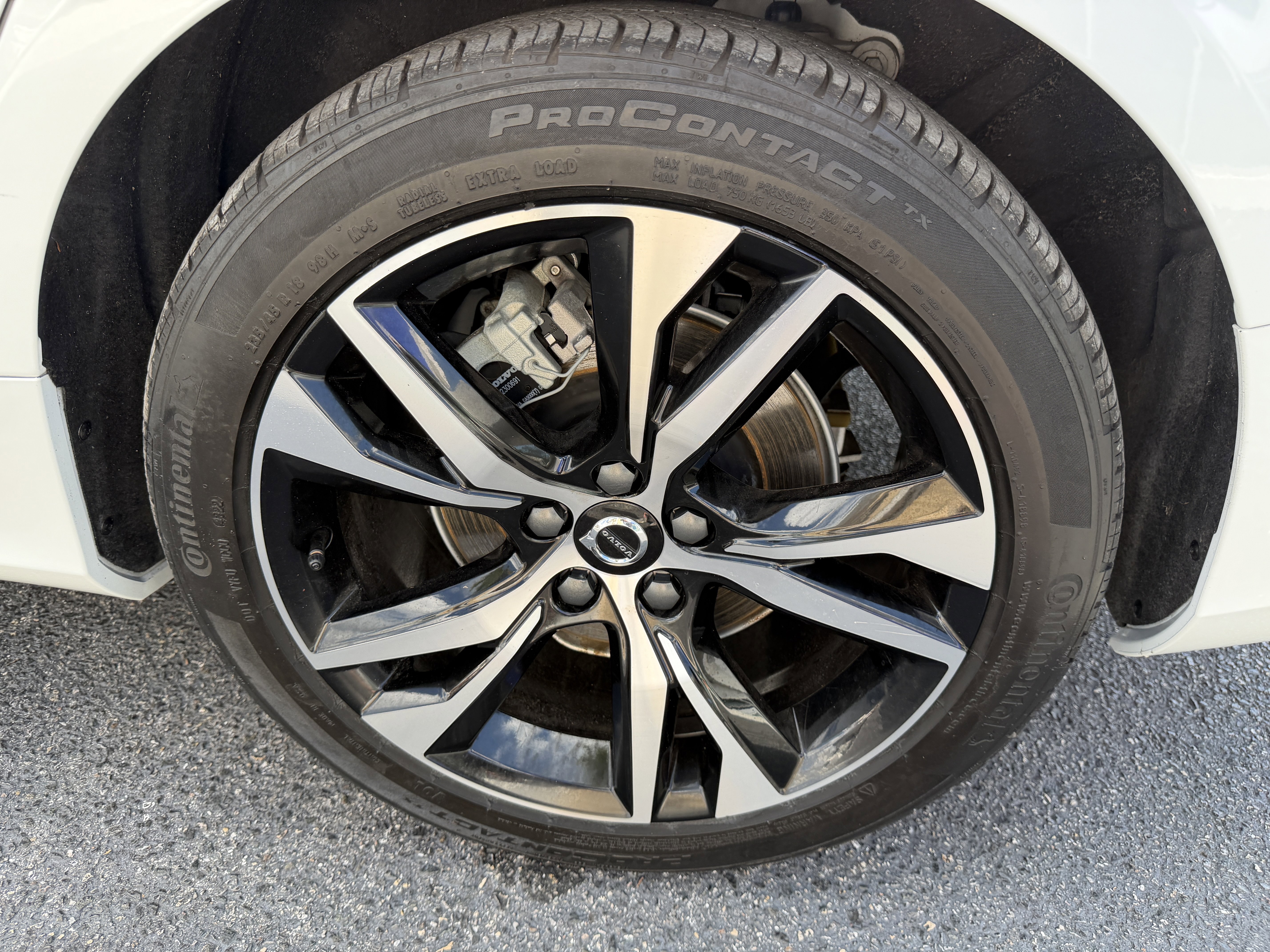 Certified 2024 Volvo S60 B5 Plus image 31